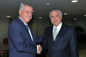 O governador Rollemberg e o presidente interino, Michel Temer.