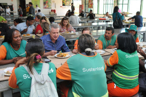 O governador Rollemberg almoçou no Restaurante Comunitário de Sobradinho II nesta quinta-feira (23).