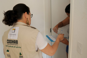 Servidores da Codhab percorreram nesta quarta-feira (27), imóveis no Paranoá Parque, verificando se a ocupação do imóvel é feita pelo contemplado no Morar Bem.