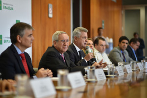 O governador de Brasília, Rodrigo Rollemberg, anunciou na manhã desta segunda-feira (4), um concurso público para a contratação de professores, analistas, técnicos e monitores pela Secretaria de Educação