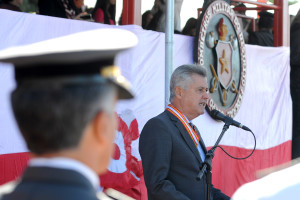 Governador Rollemberg divulgou abertura de 779 vagas para oficiais e praças da corporação. O comunicado foi feito durante cerimônia que homenageia civis e militares que prestaram serviços relevantes ao Corpo de Bombeiros do DF