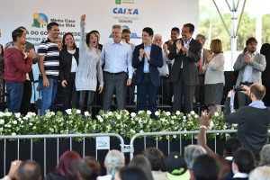 Agora, nosso grande desafio é garantir a infraestrutura de escolas, creches, unidades básicas de saúde para atender bem essa população”, afirmou o governador de Brasília, Rodrigo Rollemberg, presente ao evento de entrega dos apartamentos no Paranoá Parque.