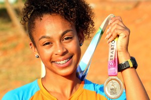 Aluna do Centro de Ensino Médio 804, no Recanto das Emas, Ester Moura, foi ouro no atletismo na Turquia.