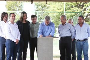 Construção estava parada desde 2012, e previsão é que a unidade fique pronta em janeiro. Governador Rollemberg assinou a ordem de serviço nesta quarta-feira (31).