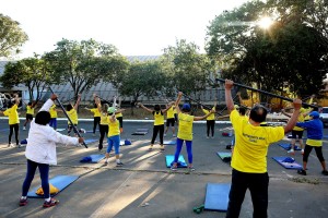 No Guará, uma das 263 turmas do programa Escola-Comunidade/Ginástica nas Quadras reúne-se três vezes por semana.