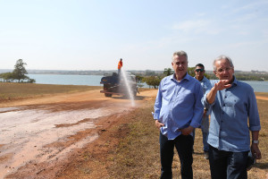 Foram retomadas na manhã desta sexta-feira (12), as obras de recuperação da área degradada na Península dos Ministros, no Lago Sul.