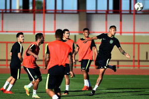 A seleção brasileira de futebol masculino fez treino técnico leve.