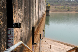 Réguas de medição da Barragem do Descoberto: menor nível da história.