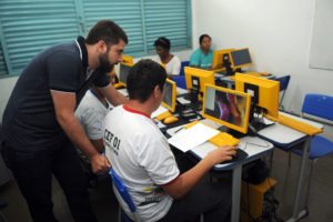 Serviço de Orientação para o Trabalho, da Secretaria de Educação. O programa funciona em 8 dos 13 centros de ensino especial da rede.