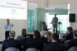 O governador Rodrigo Rollemberg em reunião com gestores do governo de Brasília nesta terça-feira (27).