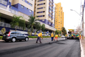 Trabalho iniciado em agosto está em fase de recapeamento e deve ser concluído na segunda quinzena de novembro.