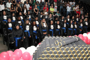 Formandas do Pronatec Mulheres Mil receberam diplomas na noite desta segunda-feira (31).