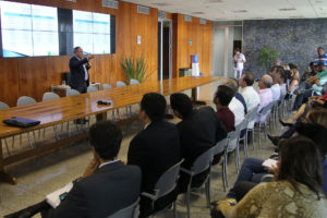 O secretário de Fazenda, João Antônio Fleury, durante reunião com sindicatos de servidores nesta sexta-feira (18), no Palácio do Buriti.