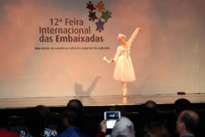 A Escola do Teatro Bolshoi no Brasil fez apresentações de balé.