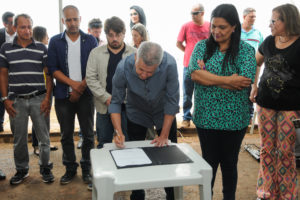 Ordem de serviço para benfeitorias no setor habitacional foi assinada pelo governador de Brasília neste sábado (10)