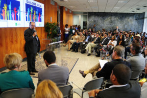 O secretário do Trabalho, Desenvolvimento Social, Mulheres, Igualdade Racial e Direitos Humanos, Gutemberg Gomes, durante apresentação do projeto Ubuntu, na tarde desta terça-feira (13), no Salão Nobre do Palácio do Buriti.