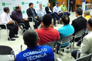 O governador Rollemberg e a secretária do Esporte, Turismo e Lazer, Leila Barros, receberam dirigentes do esporte amador no Palácio do Buriti.