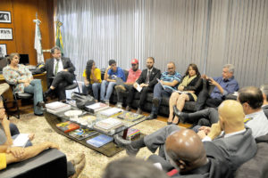 Grupo é formado por representantes do governo local, deputados federais e integrantes de movimentos sociais. Eles se reunirão antes e depois de cada ato.