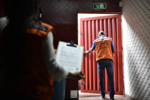 Vistoria da Defesa Civil checa pontos fundamentais para a segurança dos frequentadores das casas noturnas como as saídas de emergência. Foto: Andre Borges/Agência Brasília