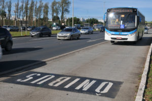 Ônibus em faixa exclusiva da EPTG