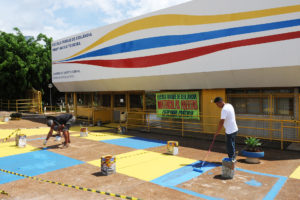 Na Escola Parque de Ceilândia, parte do dinheiro foi usado para fazer reparos no piso.