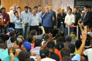 O governador Rodrigo Rollemberg recebeu cerca de 300 catadores de material reciclável na manhã desta sexta-feira (13), no Palácio do Buriti