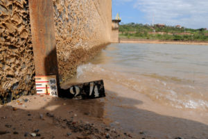 Nível do reservatório da Barragem do Descoberto no fim de 2016 equivalia à metade do volume registrado em 2015.