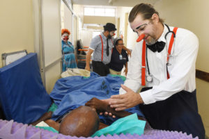 Grupo Nariz de Palhaço no Contador de histórias no Hospital Regional de Ceilândia