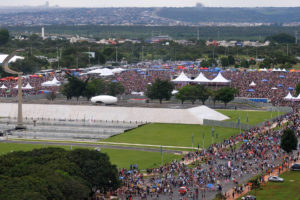 Mais de 160 mil foliões lotaram a Praça do Cruzeiro no bloco Babydoll de Nylon.