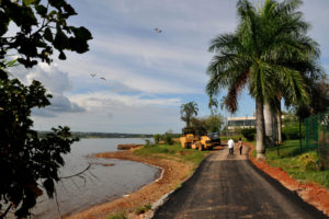 Ciclovia que liga os Parques Asa Delta e Península Sul, na orla do Lago Paranoá, estão com os primeiros 3,5 quilômetros pavimentados.