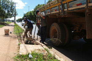 Trabalho de limpeza das bocas de lobo em Ceilândia foi iniciado nesta segunda (13), em resposta a uma demanda da comunidade