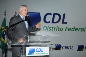 O governador Rollemberg durante a posse dos novos dirigentes da CDL-DF.