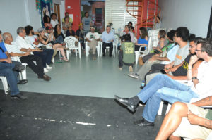 O governador Rollemberg em reunião no Mercado Sul, em Taguatinga.