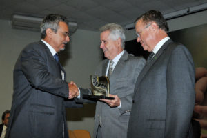 Governador Rollemberg participou de solenidade de aniversário da Embrapa nesta quinta-feira (27). Durante a cerimônia, a trajetória do governador de apoio à Embrapa foi homenageada.