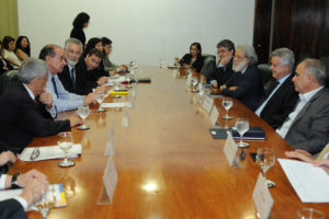 O ministro das Relações Exteriores, Aloysio Nunes, recebeu no Palácio do Itamaraty o governador de Brasília, Rodrigo Rollemberg, para discutirem preparativos para o 8º Fórum Mundial da Água.