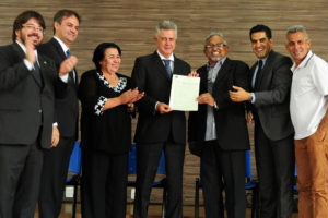 Igreja Apostólica e Profética Unidos a Cristo é a 54ª a receber o documento definitivo da gestão do governador Rollemberg, que compareceu ao ato neste domigo (2)