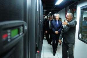 O governador Rollemberg participou da inauguração de um datacenter maior e mais eficiente. Estrutura vai concentrar todos os dados e sistemas do governo, como do Portal da Transparência e de bilhetagem eletrônica do Metrô.