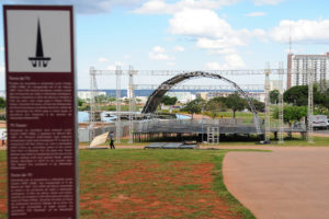 Estrutura para as comemorações do 21 de abril na Torre de TV está quase pronta.