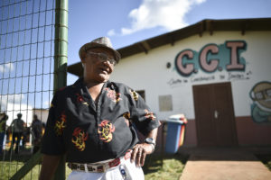 Aos 83 anos, Sebastião Quinto não vai sempre ao baile de forró do Centro de Convivência do Idoso do Recanto das Emas.