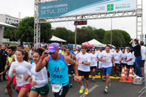 Cerca de 840 pessoas participaram da Corrida do Trabalhador 2017 nesta segunda-feira (1º).