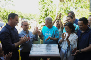 Placa que celebra a inauguração do Parque dos Pioneiros Cláudio Sant’Anna — Deck Sul, foi descerrada na manhã deste domingo pelo governador Rollemberg e autoridades, abrindo o acesso à população do Distrito Federal.