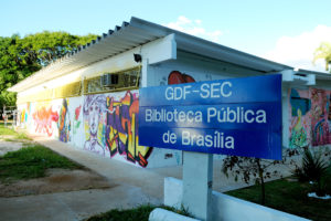 Paredes externas da biblioteca receberam grafites no lugar das pichações.