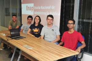 Os alunos de engenharia de software da UnB, João Vitor Araújo, Mateus Rodrigues, Renata Soares, João Paulo Busche e Arthur Temporim, vão participar da competição em busca de experiência