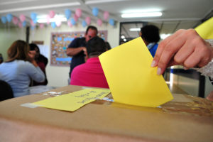 Eleições vão até às 21h30 desta quarta-feira (21).