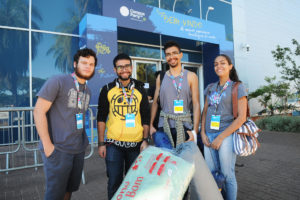 Amigos de Planaltina dividiram-se entre palestras e o uso da internet de 20 gigabytes disponível no evento. Campus Party Brasília recebeu 64 mil visitantes na área gratuita. Após cinco dias de maratona os campuseiros deixaram o Centro de Convenções Ulysses Guimarães na manhã deste domingo (18).