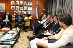 O governador Rodrigo Rollemberg recebeu representantes do condomínio Ville de Montagne na noite desta quarta-feira (28), no Palácio do Buriti