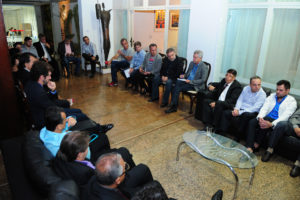 O governador Rodrigo Rollemberg recebeu, na noite desta quinta-feira (15), empresários de Taguatinga para debater melhorias para o setor.