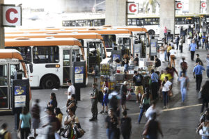 Até 2021, meta é que 85% da frota adquirida pelas empresas seja de veículos com motor traseiro ou central. Substituições devem ocorrer de forma gradativa.