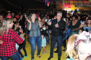 O governador Rollemberg participou da festa julina que ocorreu neste domingo (30), com apresentação de banda de forró e comidas típicas