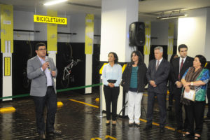 Com o objetivo de melhorar a mobilidade urbana, servidores do Palácio do Buriti e do anexo ganham bicicletário. Com capacidade para 32 veículos, o bicicletário foi inaugurado nesta quarta-feira (12) pelo governador Rodrigo Rollemberg